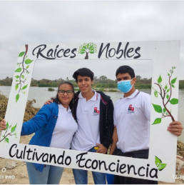 Jovenes en campaña ambiental