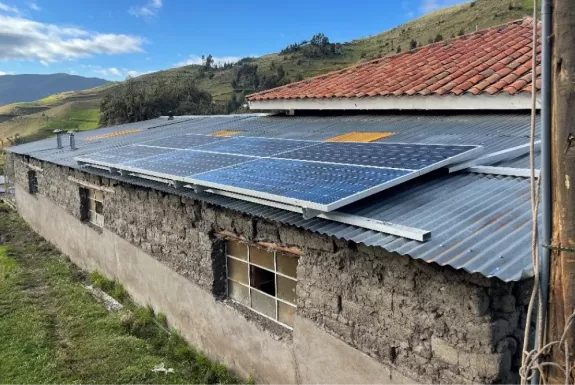 Modulos solares en colegio del Cusco